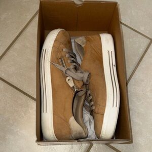 Remonte Tan Sneakers with White Soles